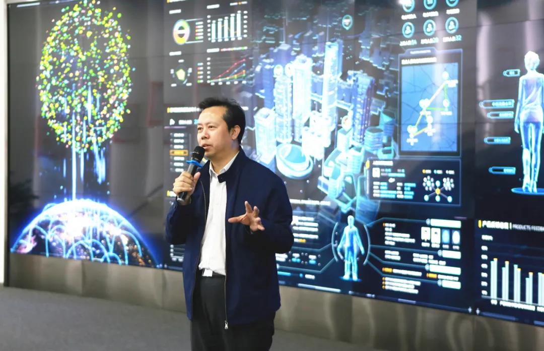 金隅,理論學習,中心